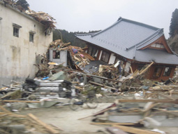 津波の傷跡が深く残る陸前高田（一般医療チームが撮影）